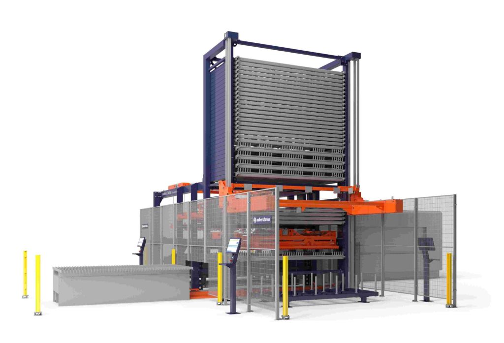 Weitwinkelaufnahme des Innenraums einer geräumigen Industriehalle mit Stahlkonstruktionen und Maschinen.